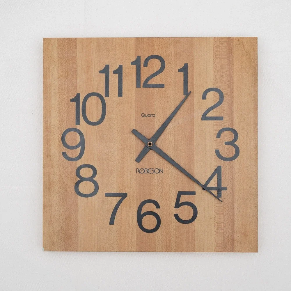 Vtg Robeson Quartz Wall Clock Made USA Model 2517 MCM Helvetica Face Clock WORKS